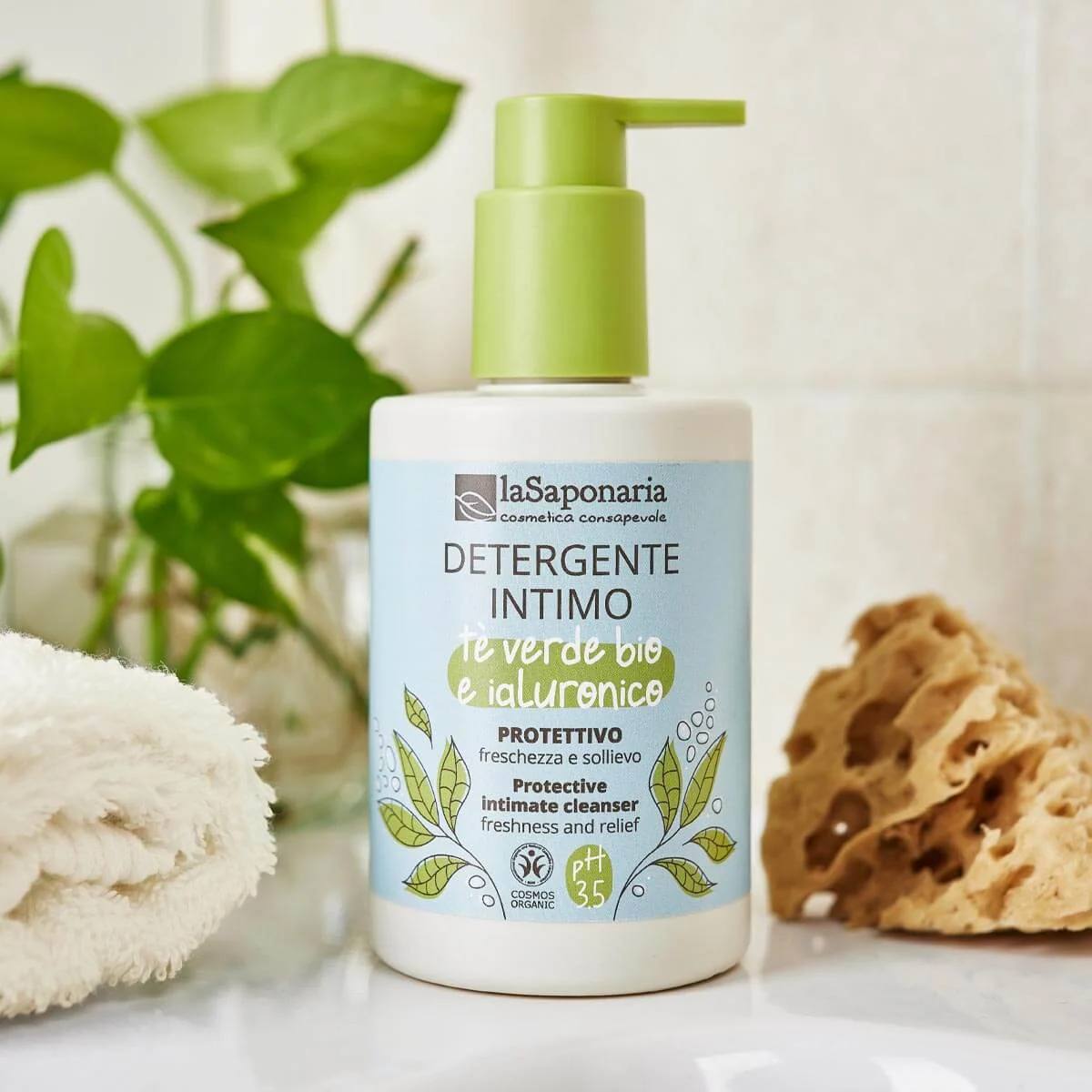 laSaponaria Protective Intimate Cleansing Gel with Organic Green Tea (250 ml) - suitable after childbirth and during menstruation