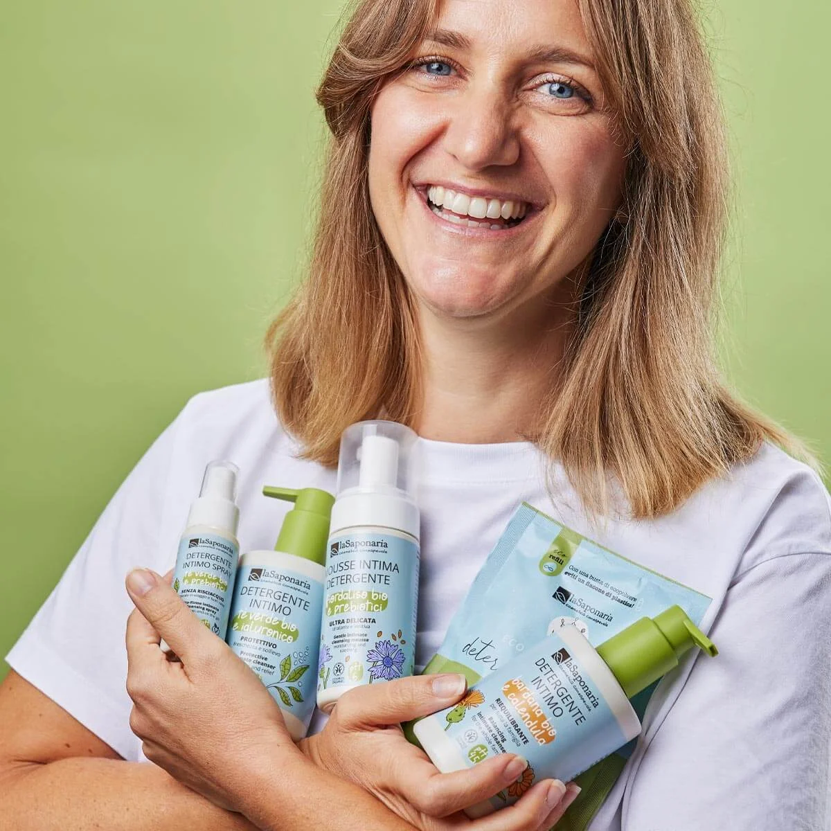 laSaponaria Intimate Cleansing Foam with Cornflower & Prebiotics (Organic, 100 ml) - Suitable for Children and During Menopause