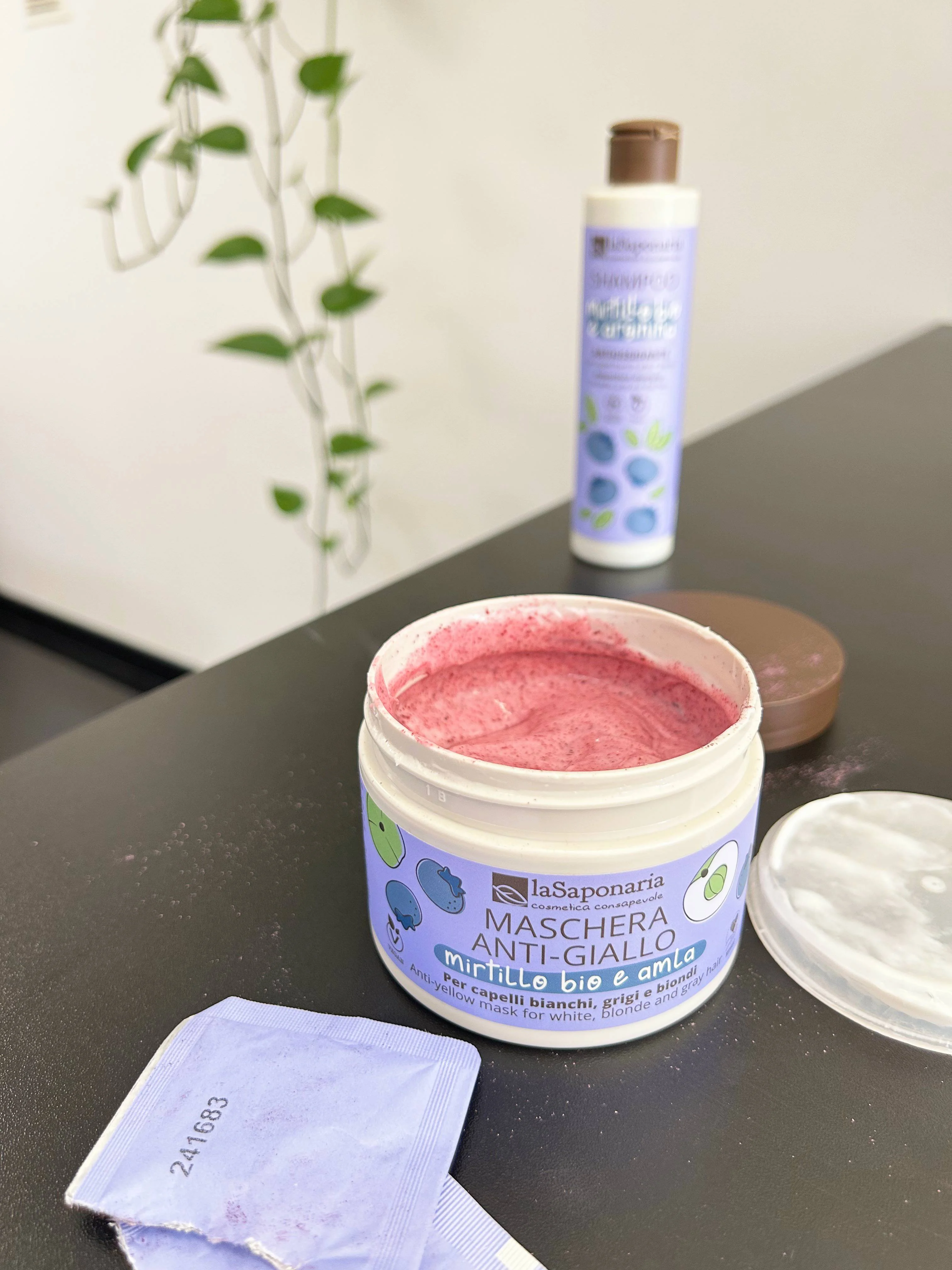 laSaponaria No Yellow Mask for Grey Hair with Amla and Blueberry (200 ml) - neutralizes yellow undertones