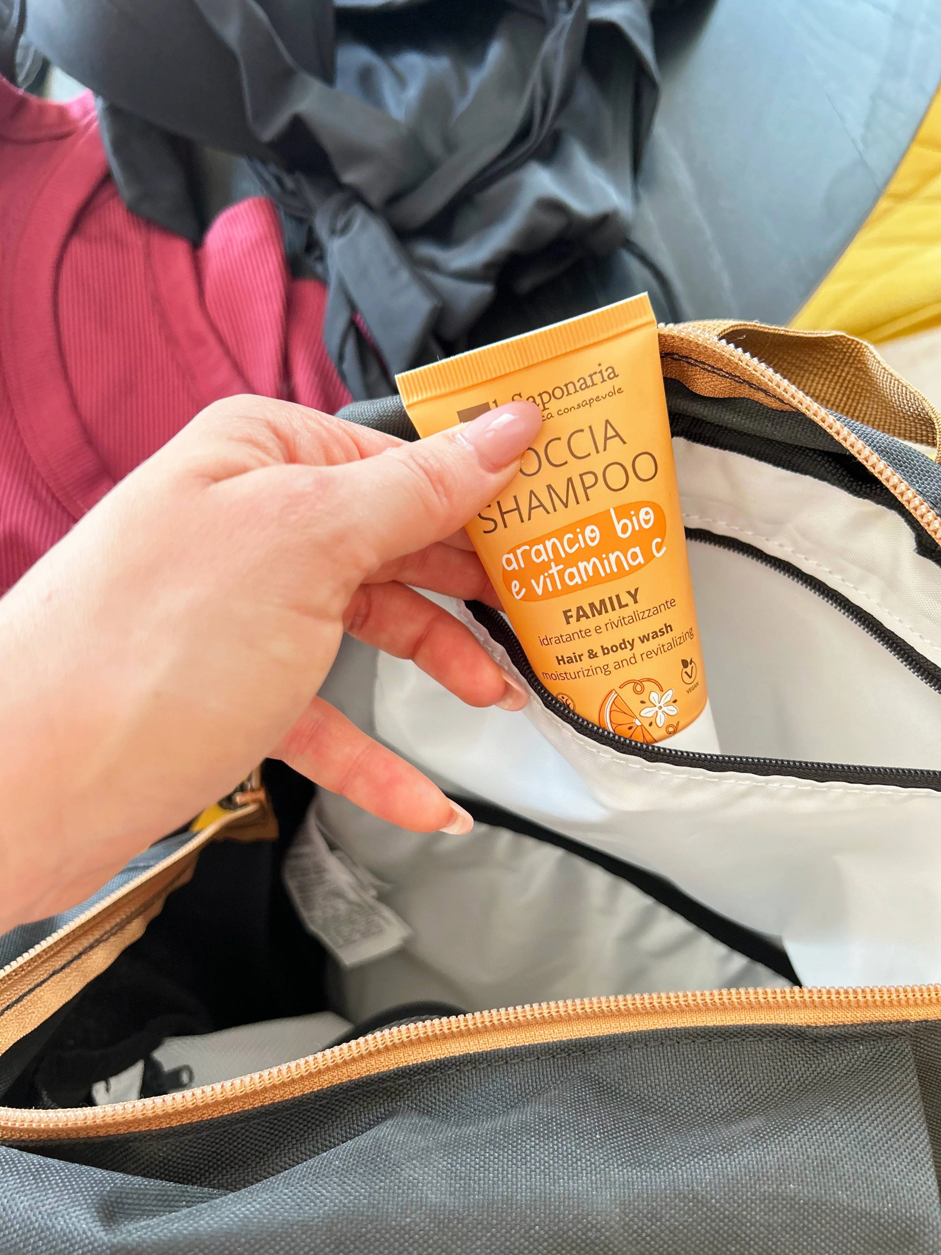 laSaponaria 2-in-1 Shower Gel and Shampoo with Organic Orange and Vitamin C for the Whole Family 30 ml - with a sweet and invigorating fragrance