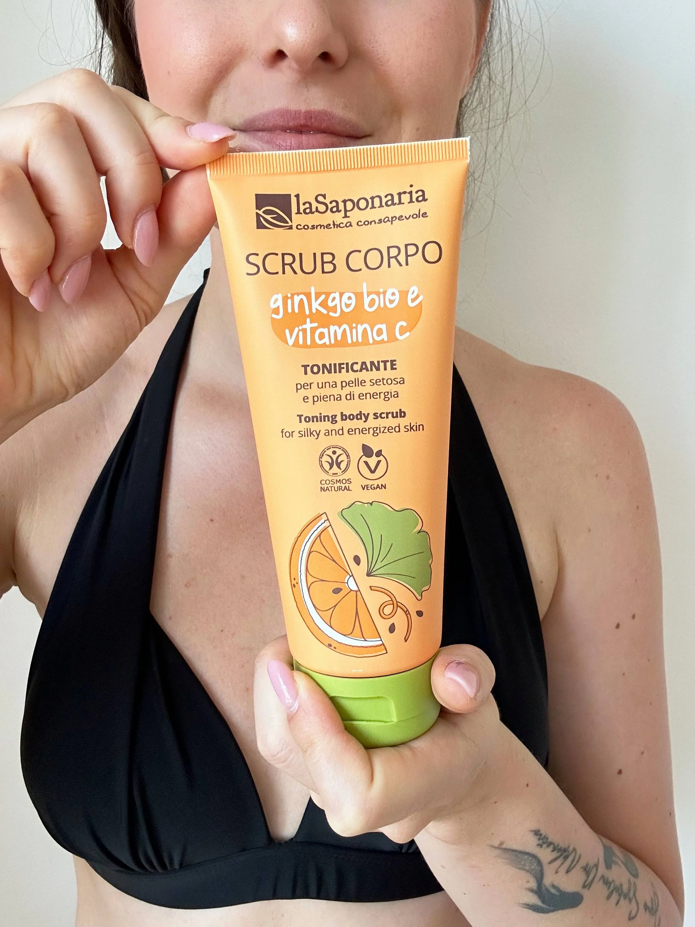 laSaponaria Body Scrub with Organic Ginkgo Biloba and Vitamin C 200 ml - for Smooth and Radiant Skin