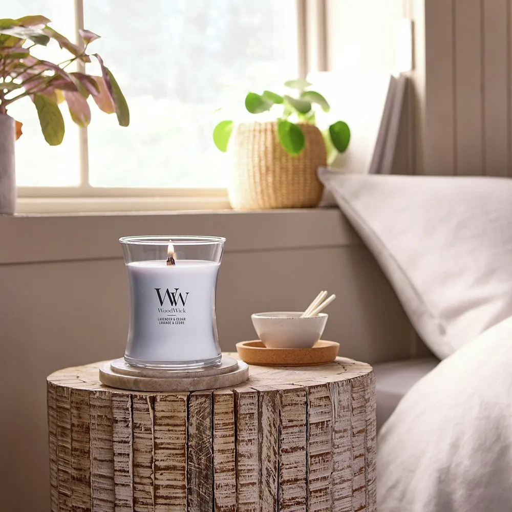 Lavender & Cedar scented candle with wooden wick 275 g