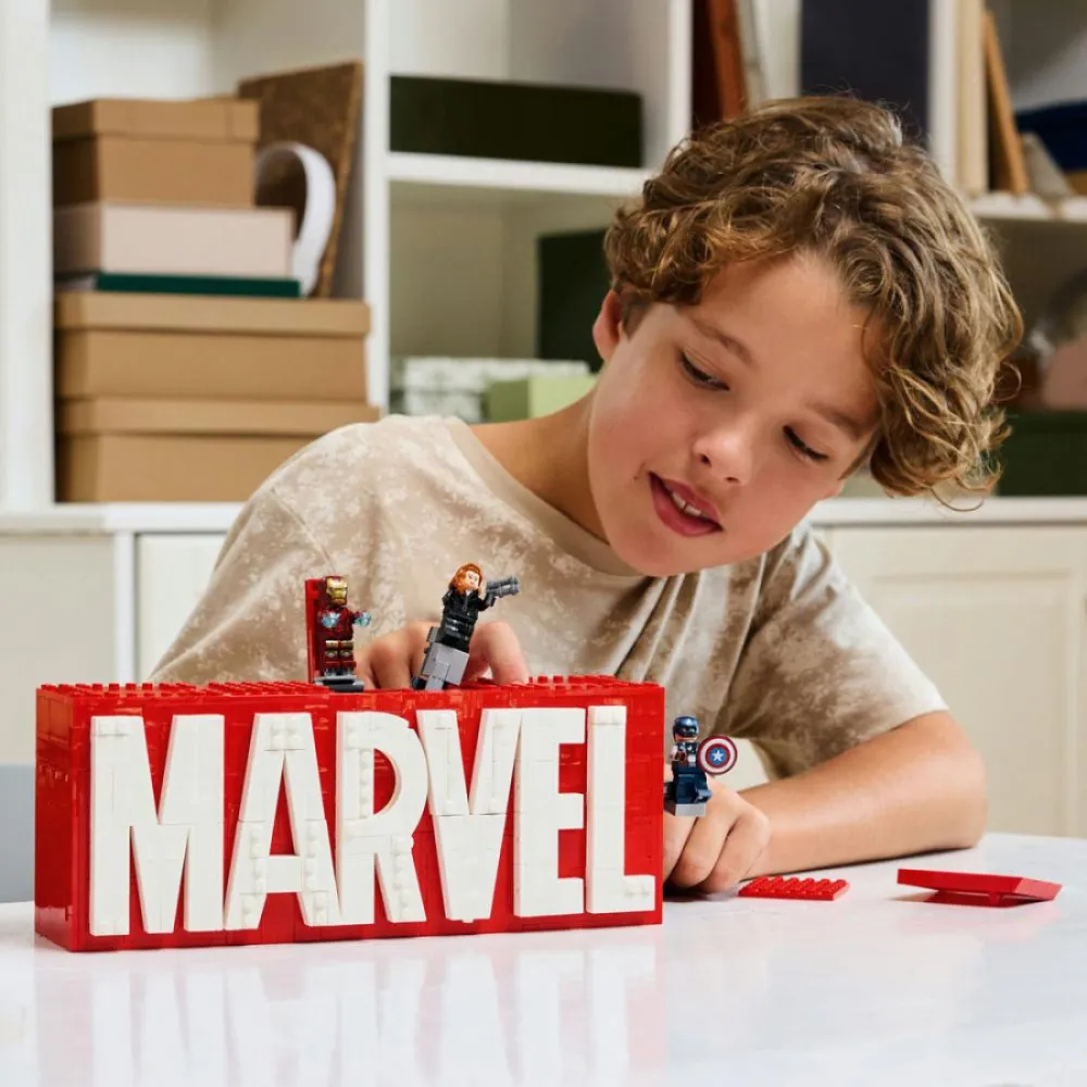 Marvel 76313 MARVEL Logo and Minifigures
