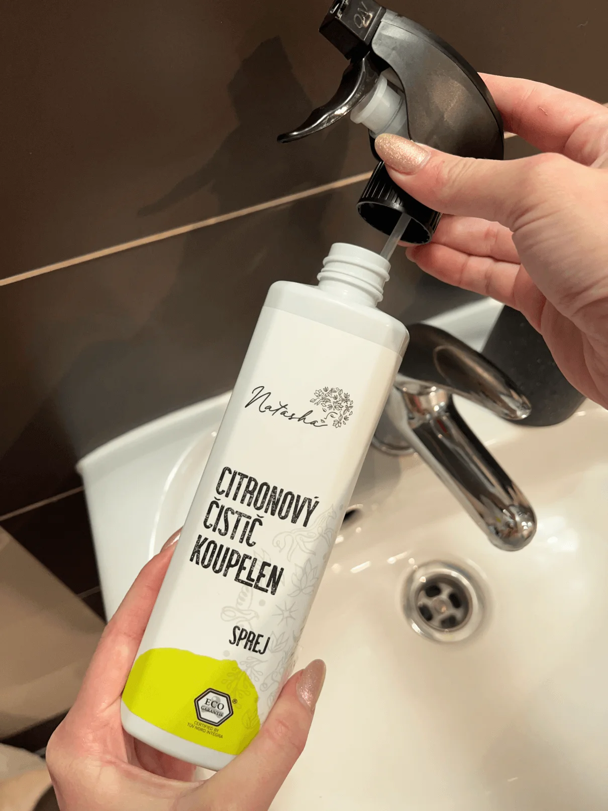 Natasha Lemon Bathroom Cleaner Spray (500 ml) - suitable for homes with hard water