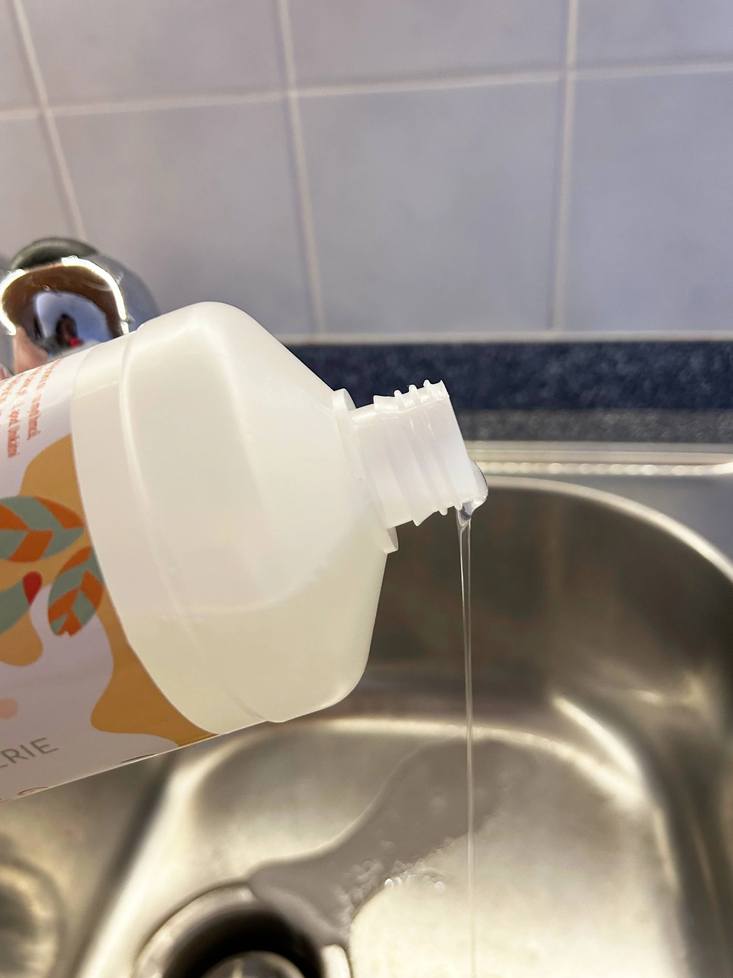 Natuty Dishwashing gel with lemon scent (1 l)