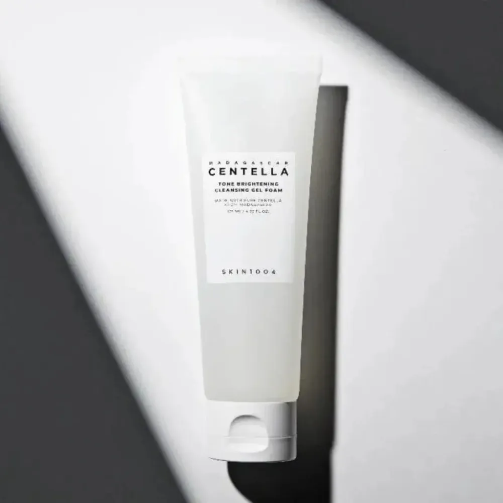 Madagascar Centella Tone Brightening Cleansing Gel Foam foaming cleansing gel for brightening and hydration 125 ml
