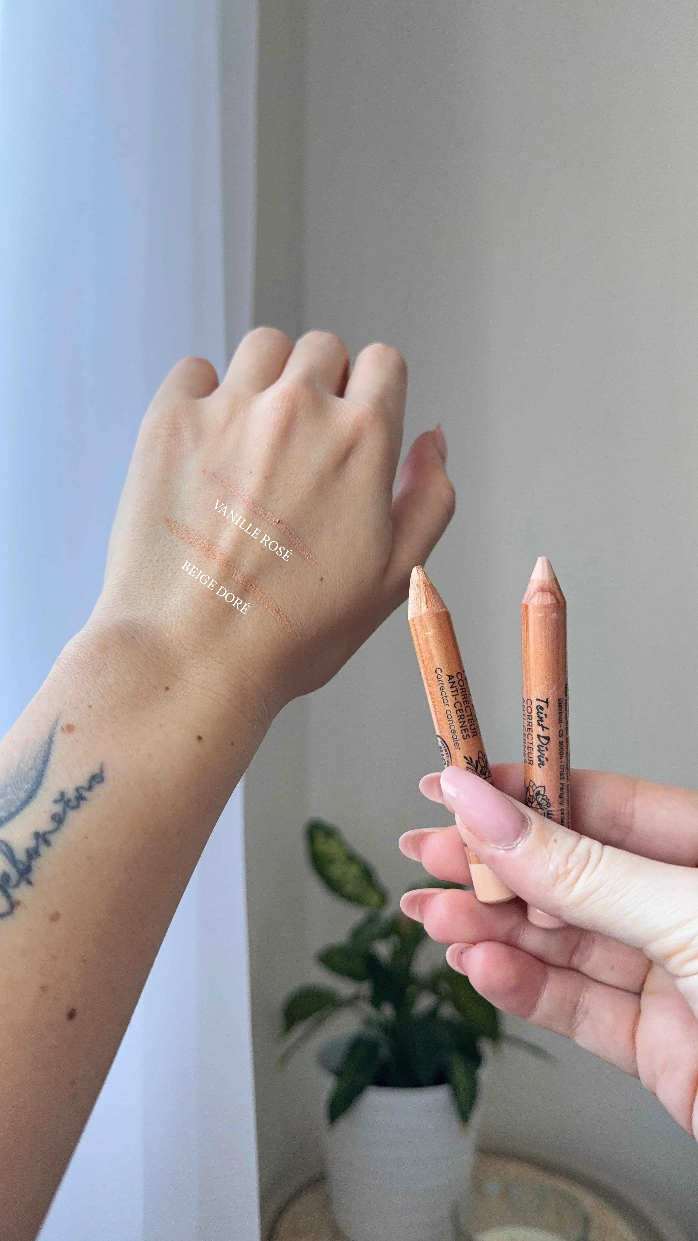 SO’BiO étic Organic Concealer (4 g) 25 BEIGE DORÉ — Golden Beige - conceals skin imperfections