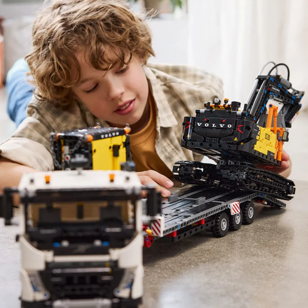 Technic 42175 Volvo FMX Truck and Volvo EC230 Electric Excavator