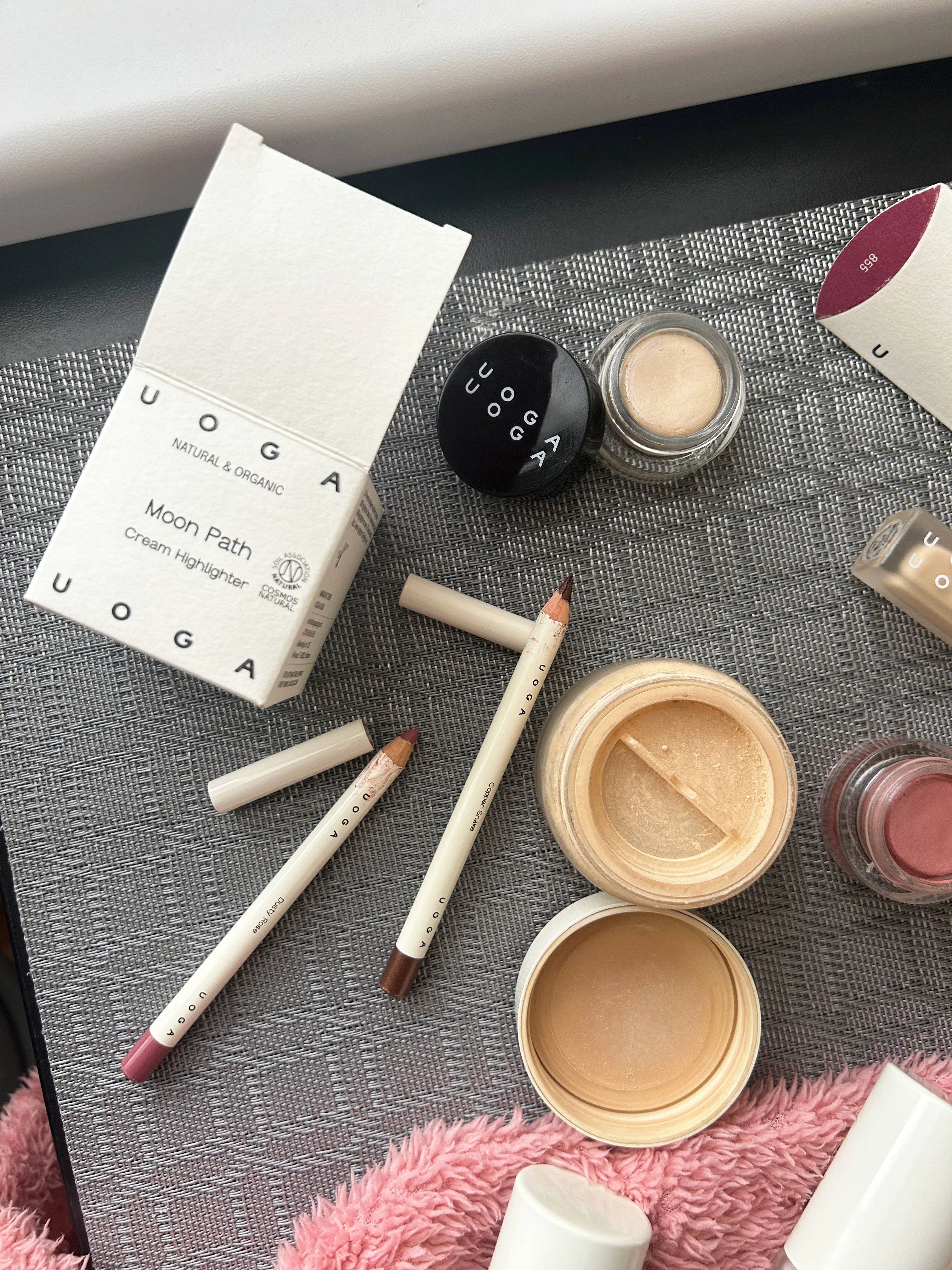 Uoga Uoga Creamy Brow Pomade (2.5 ml) 796 Taupe - Medium Brown - 3 shades for visibly fuller brows