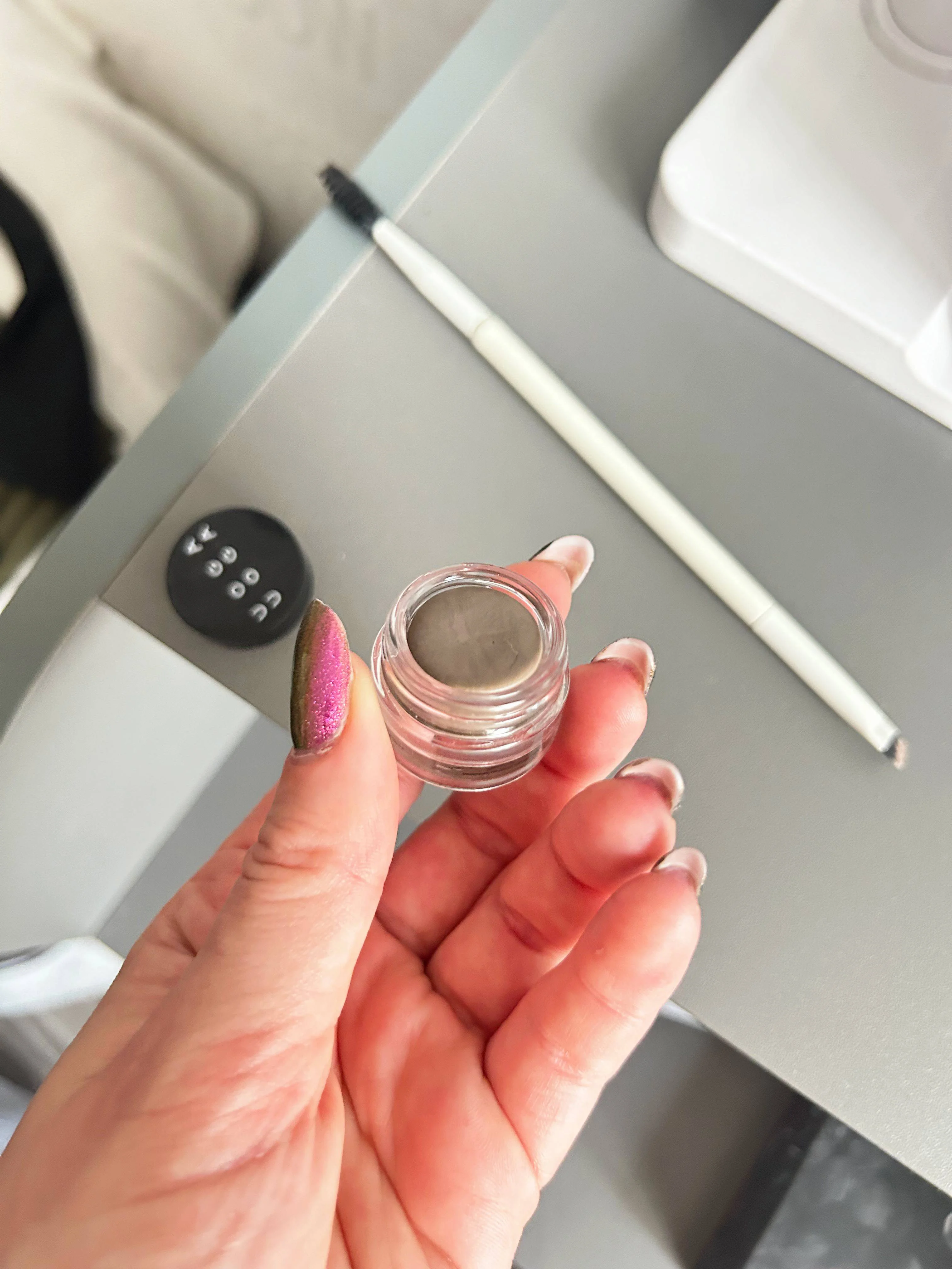 Uoga Uoga Creamy Brow Pomade (2.5 ml) 797 Pebbles & Salt - Blonde - 3 shades for fuller-looking brows
