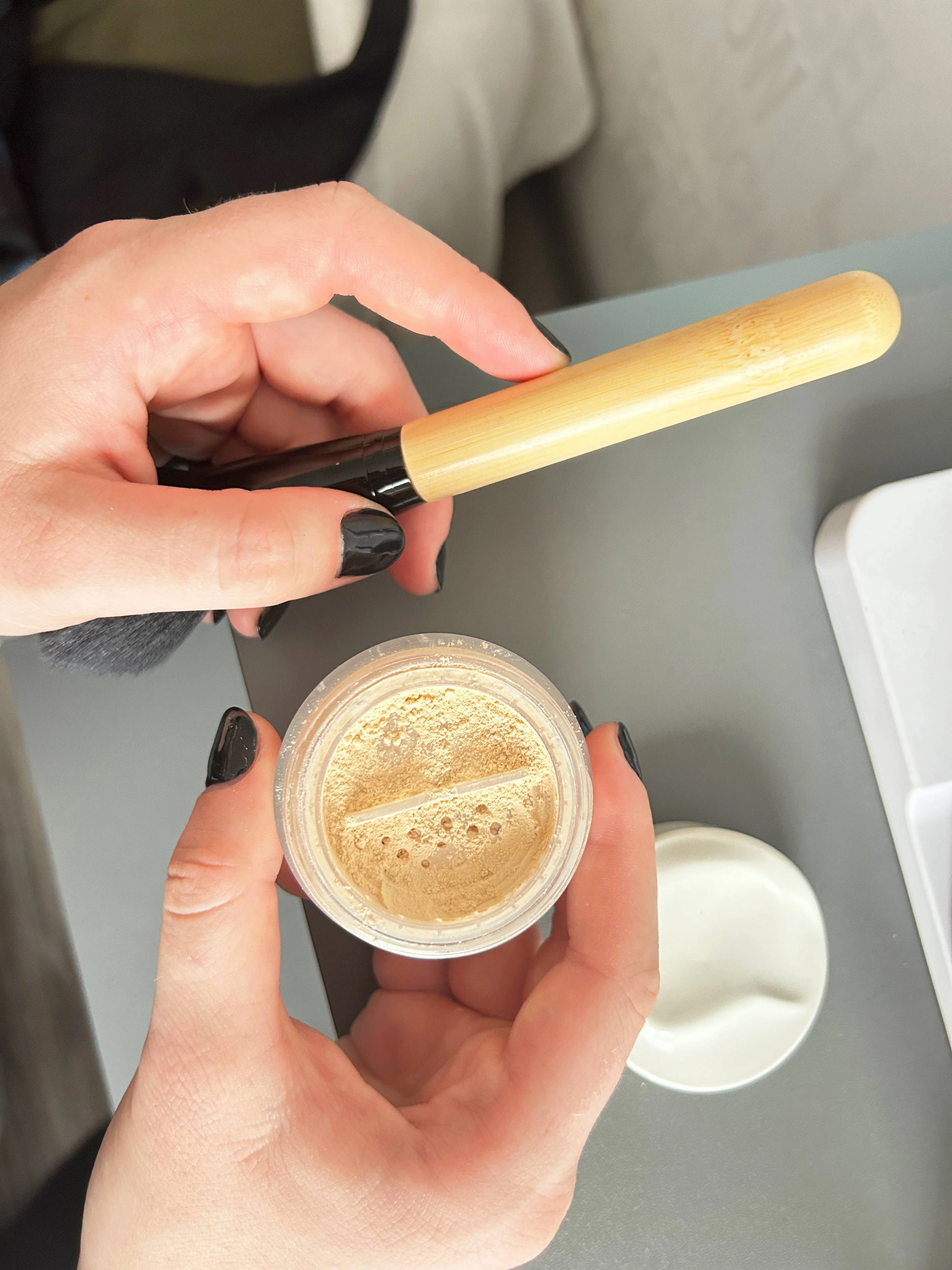 Uoga Uoga Mattifying setting powder (5 g) - Happy Ending - ideal for oily skin