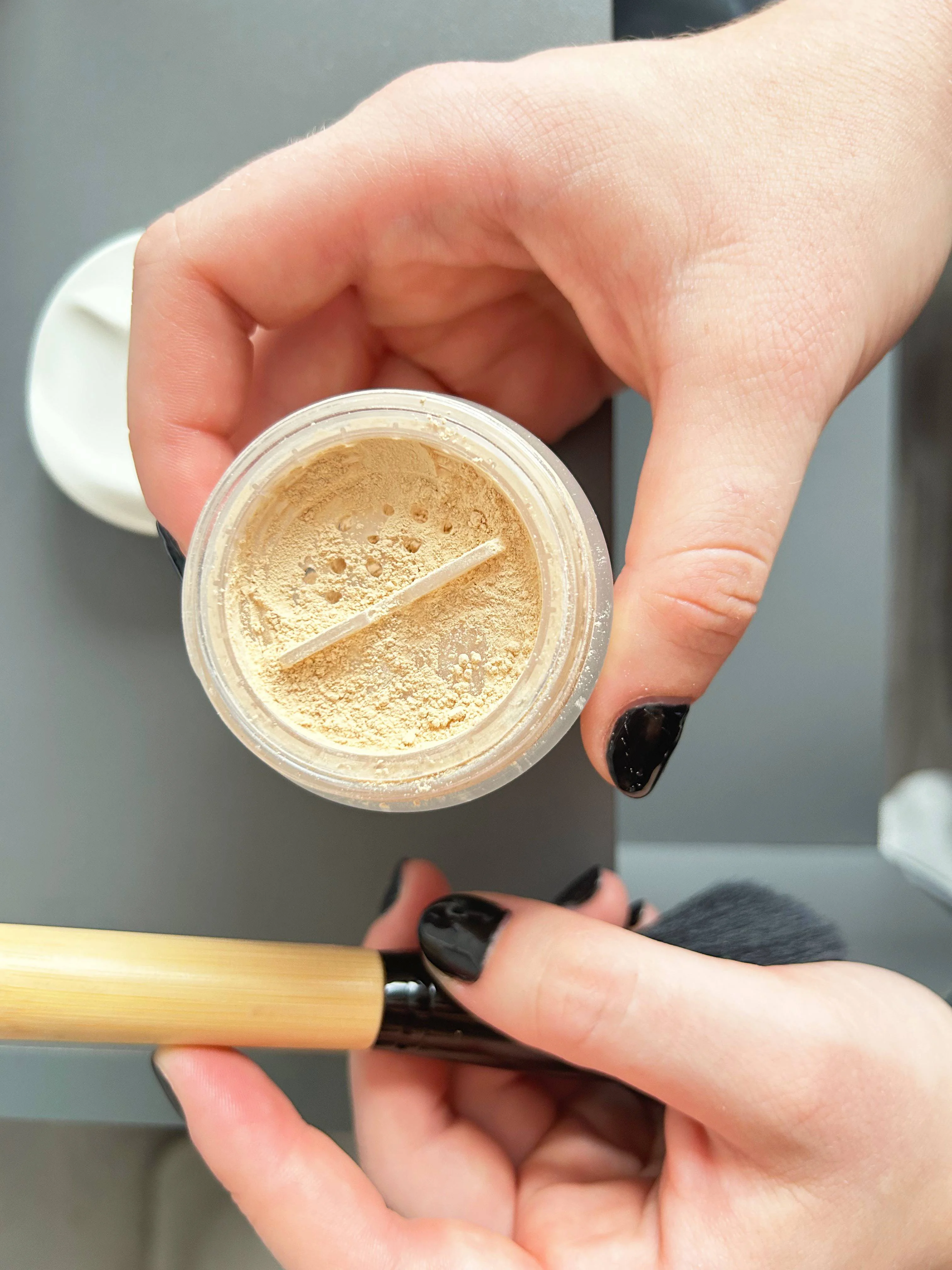 Uoga Uoga Mattifying setting powder (5 g) - Happy Ending - ideal for oily skin