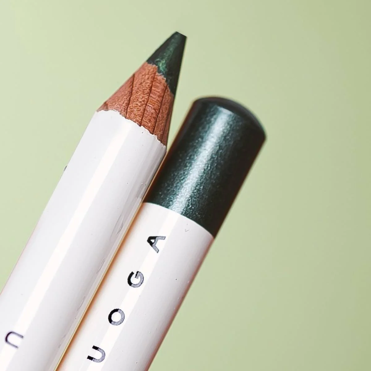 Uoga Uoga Soft Organic Eye Pencil 851 Melting Chocolate - Dark Brown - 4 shades for every look