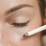 Uoga Uoga Soft Organic Eye Pencil 853 Do Crocodiles Eat Humans? - Pearlescent Green - 4 shades for every look