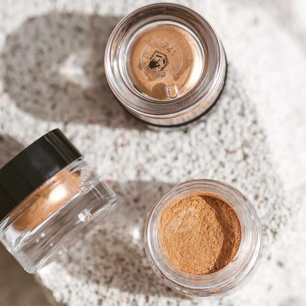 Uoga Uoga Loose Mineral Eyeshadow with Amber (1 g) 709 Ivory Pearl - 10 shades