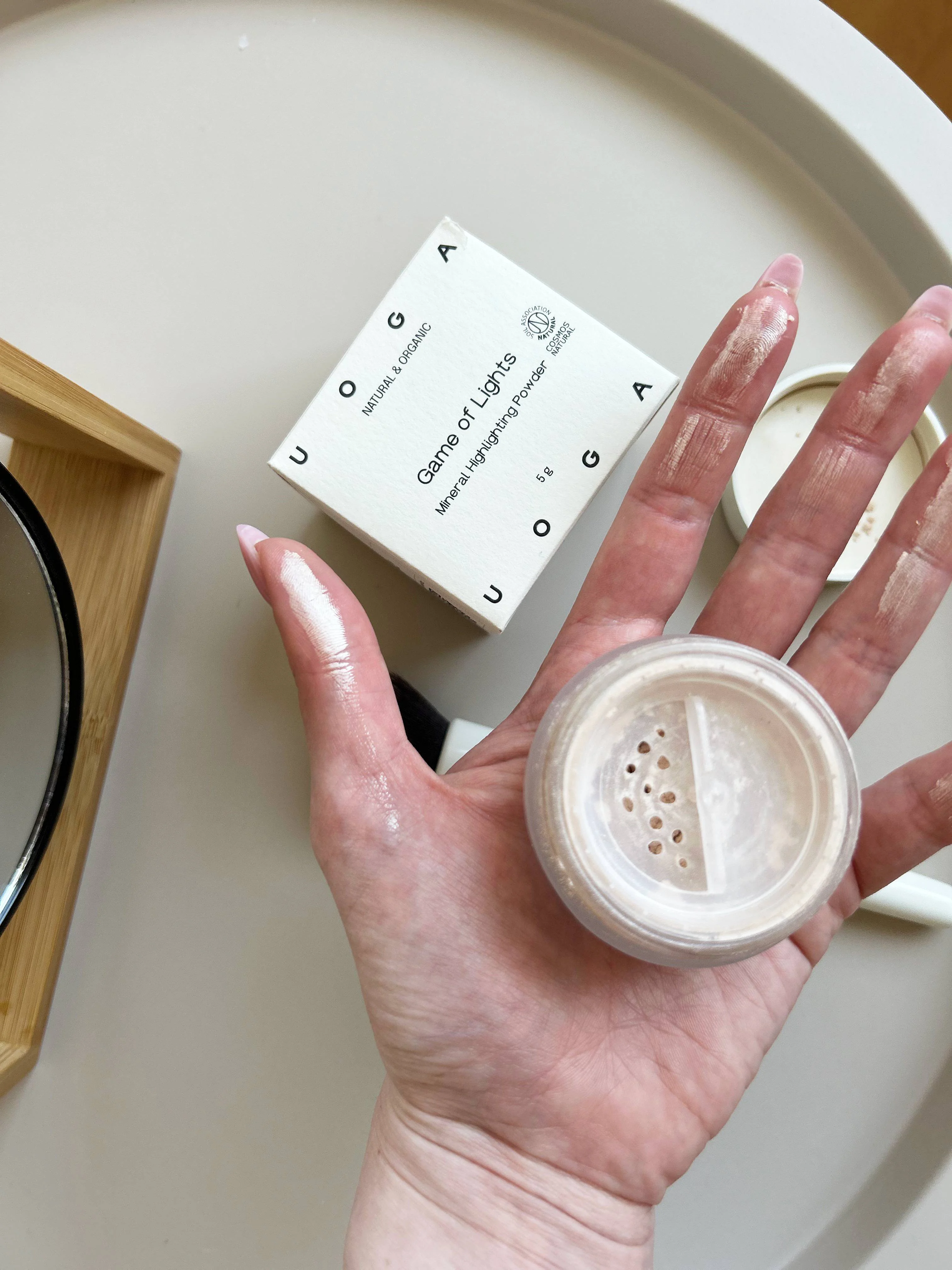 Uoga Uoga Mineral illuminating powder with amber (5 g) - Game of Lights - for a fresh and naturally radiant complexion