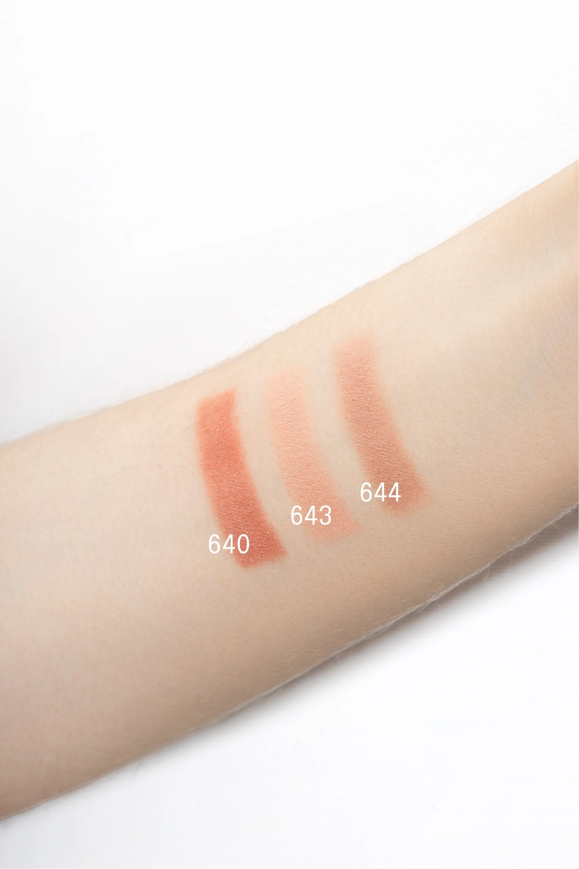 Uoga Uoga Mineral Loose Powder Blush with Amber (5 g) 6445 Young Wine - natural cheek enhancement in 3 shades