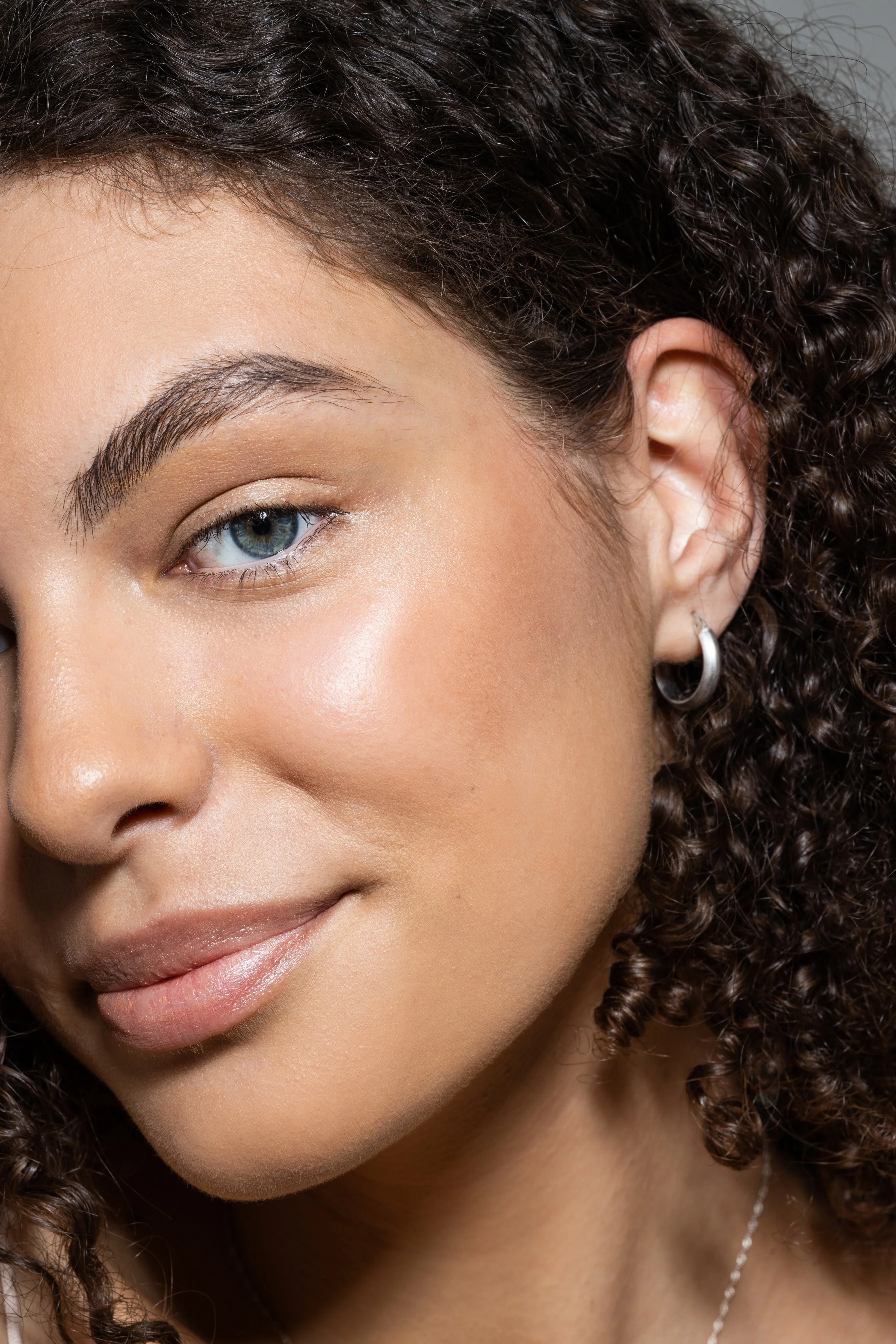 Uoga Uoga Mineral Powder Foundation with Amber (10 g) 634 Linden Honey - lightweight, natural, SPF 15