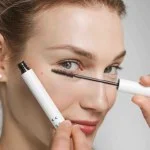 Uoga Uoga Volumizing Mascara (8 ml) - No Drama No Fun - Dramatic Black
