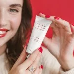 Uoga Uoga Regenerating Facial Exfoliator with Cranberries (40 ml) - for Smoother, More Radiant Skin