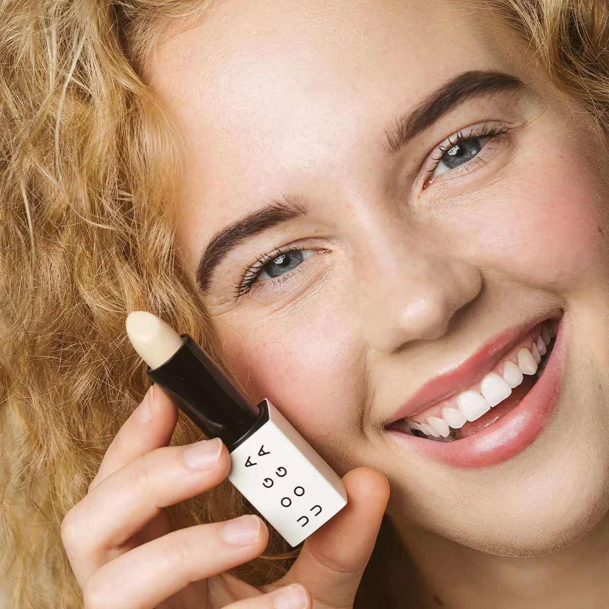 Uoga Uoga Solid Concealer (4 g) Special Agent 006 - 656 Neutral Deep - special agent for skin imperfections
