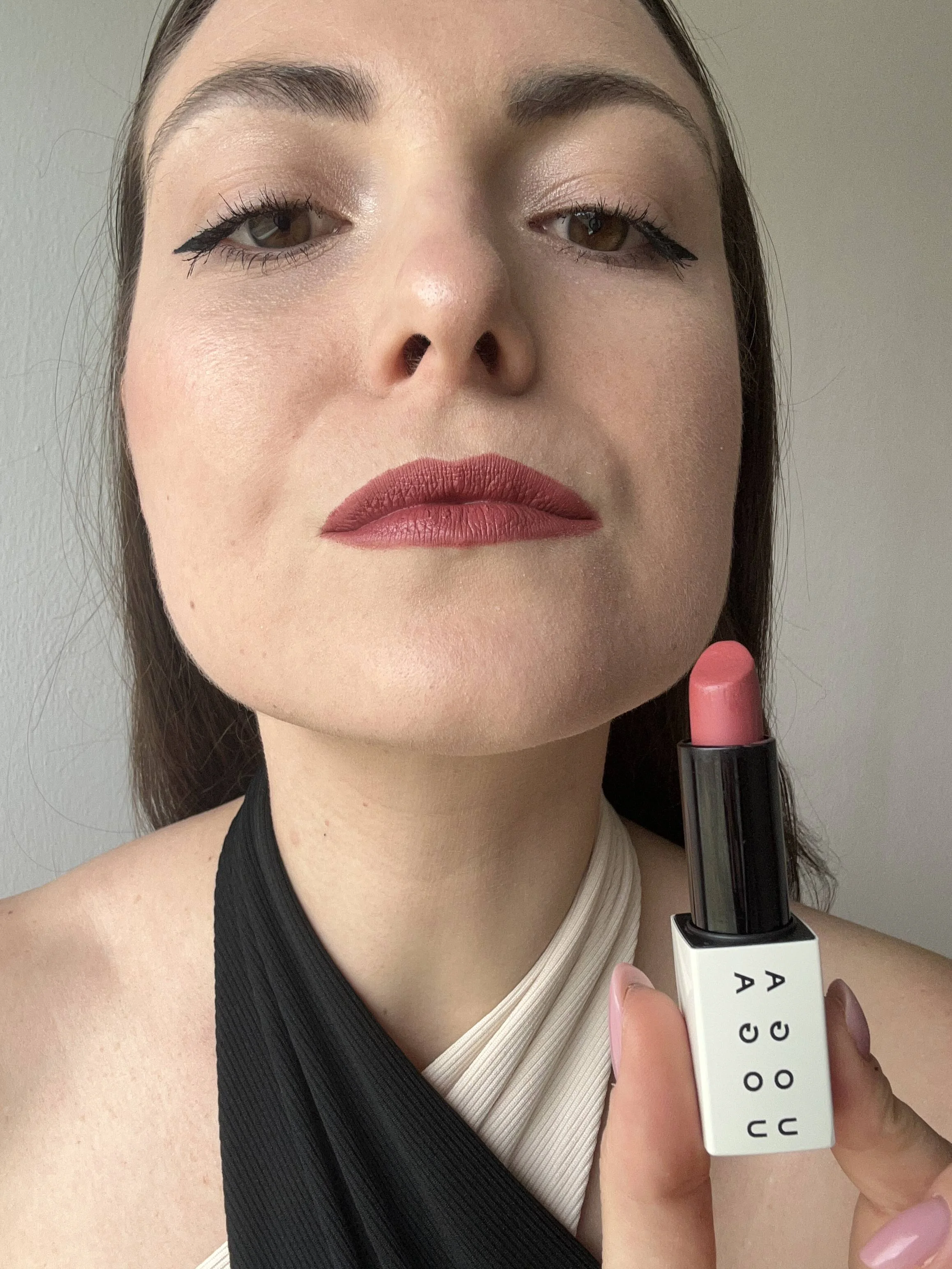 Uoga Uoga Nourishing Lipstick (4 g) 612 Fireberry - 6 mineral-based shades