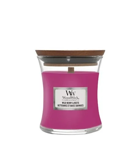 Wild Berry & Beets scented candle with wooden wick 85 g