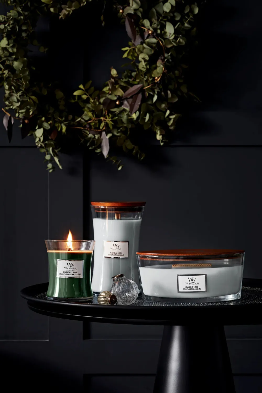 Magnolia Birch scented candle with a wooden wick 453.6 g 453,6 g