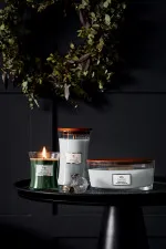 Magnolia Birch scented candle with a wooden wick 453.6 g 453,6 g