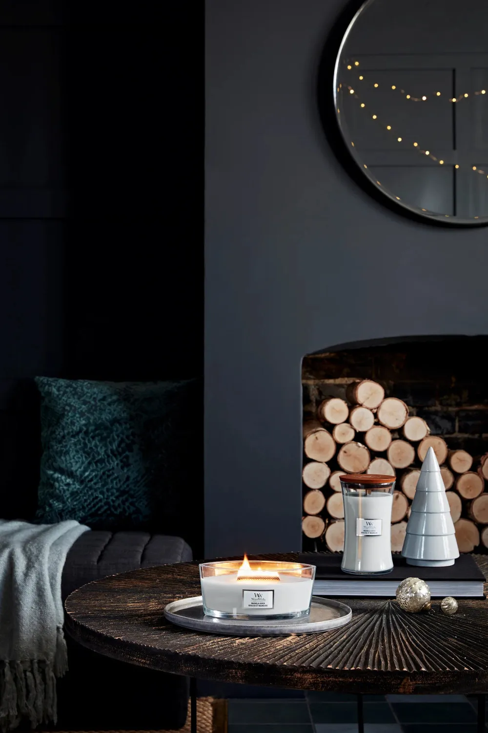 Magnolia Birch scented candle with a wooden wick 453.6 g 453,6 g