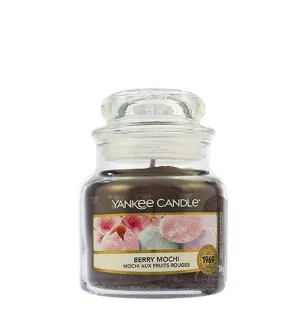 Yankee Candle Berry Mochi scented candle for men
