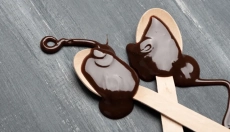Smooth and glossy chocolate glaze from your kitchen