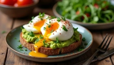 How to Enjoy Avocado Toast with Egg and Enrich Your Breakfast