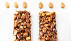 Nut bars full of natural ingredients