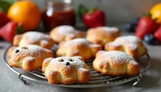 Healthy bear-shaped snacks for children straight from your kitchen