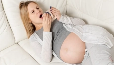 What relieves sore throat for expectant mothers?
