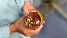 Discover the magic of cold brew tea and its delicate flavor