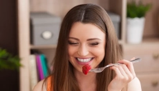 Do strawberries in pregnancy bring more benefits or risks?