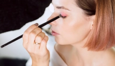 Learn eye makeup that highlights your beauty