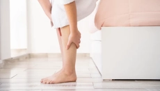 What causes a swollen ankle without injury and how to prevent it?