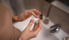 Vitamin ointment protects the skin from environmental influences.